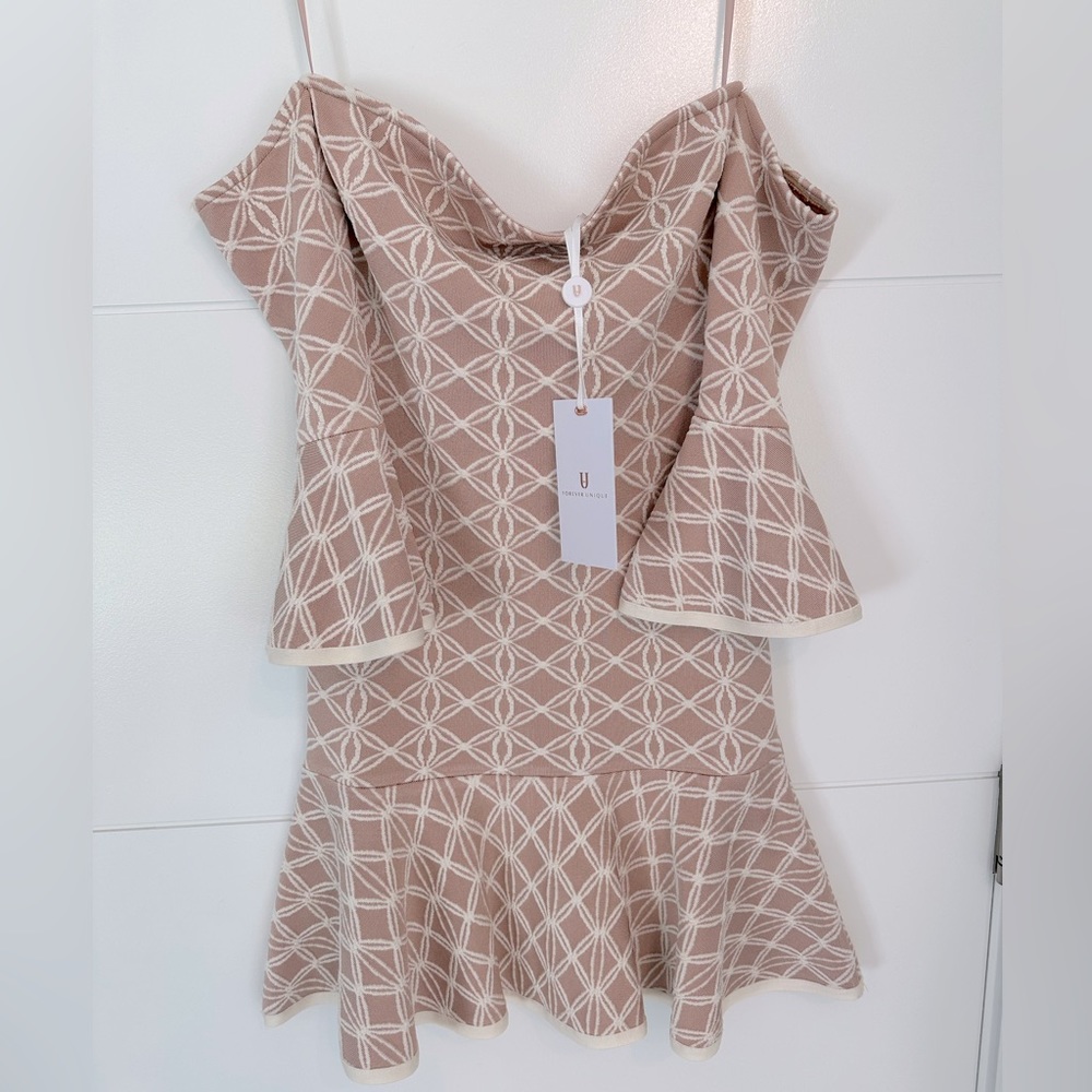 FOREVER UNIQUE DRESS. SIZE 2